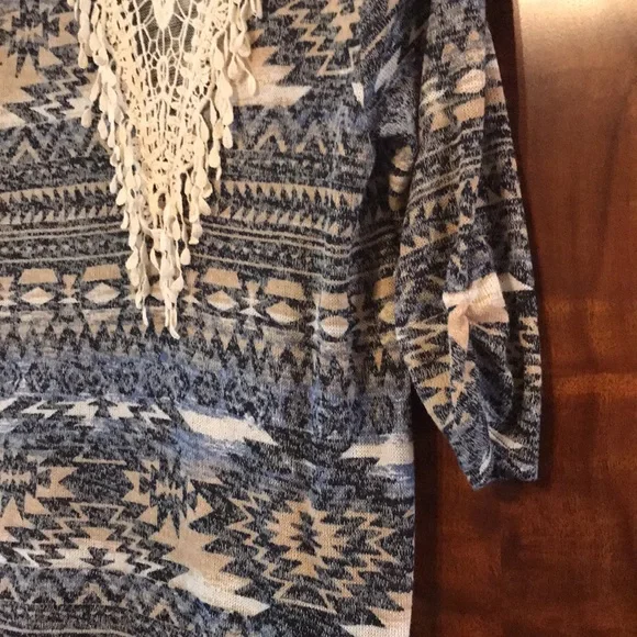 Signature Studio Woman 1X Aztec Crochet Fringe Top 3/4 Sleeve Geometric Boho - Picture 10 of 15